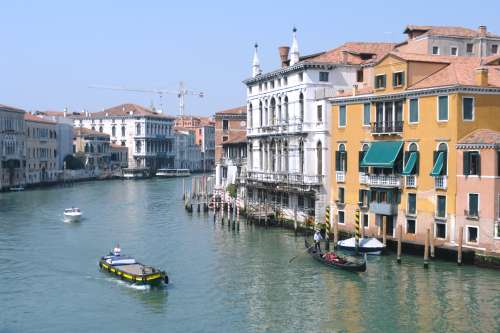 canal_grande_ist_die_hauptwasserstrasse.jpg